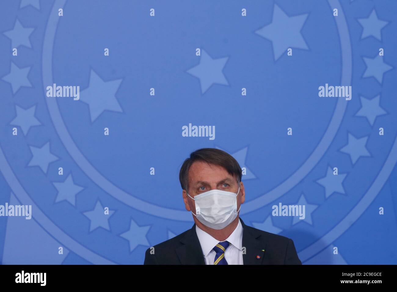 Pechino, Brasile. 29 luglio 2020. Il presidente brasiliano Jair Bolsonaro partecipa alla cerimonia di lancio della Campagna delle Donne rurali a Brasilia, Brasile, 29 luglio 2020. Il presidente brasiliano Jair Bolsonaro ha annunciato il 25 luglio che ha testato negativo per COVID-19 dopo essere stato isolato nella residenza presidenziale dal 7 luglio, quando è stato diagnosticato per la prima volta con la malattia. Credit: Lucio Tavora/Xinhua/Alamy Live News Foto Stock