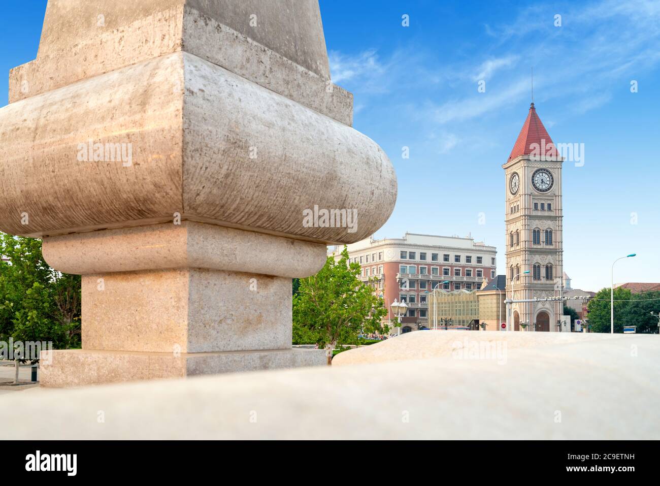 Il cinese e l'architettura occidentale sulla strada, Tianjin, Cina. Foto Stock