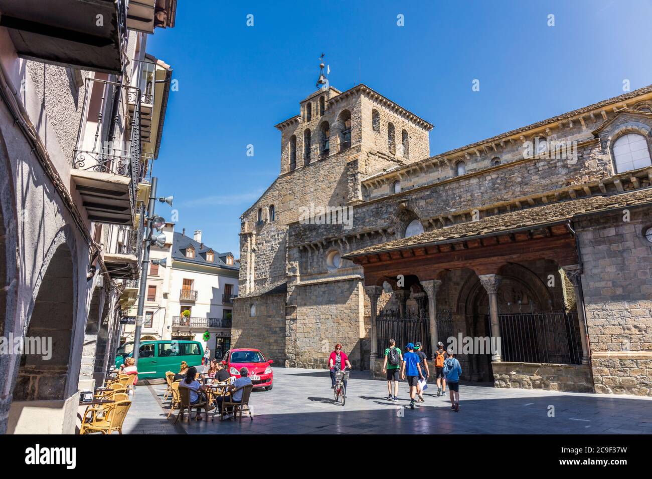 Jaca, Provincia di Huesca, Aragona, Spagna. Cattedrale romanica di San Pedro Apóstol. Cattedrale di San Pietro Apostolo. L'edificio che è stato costruito Foto Stock