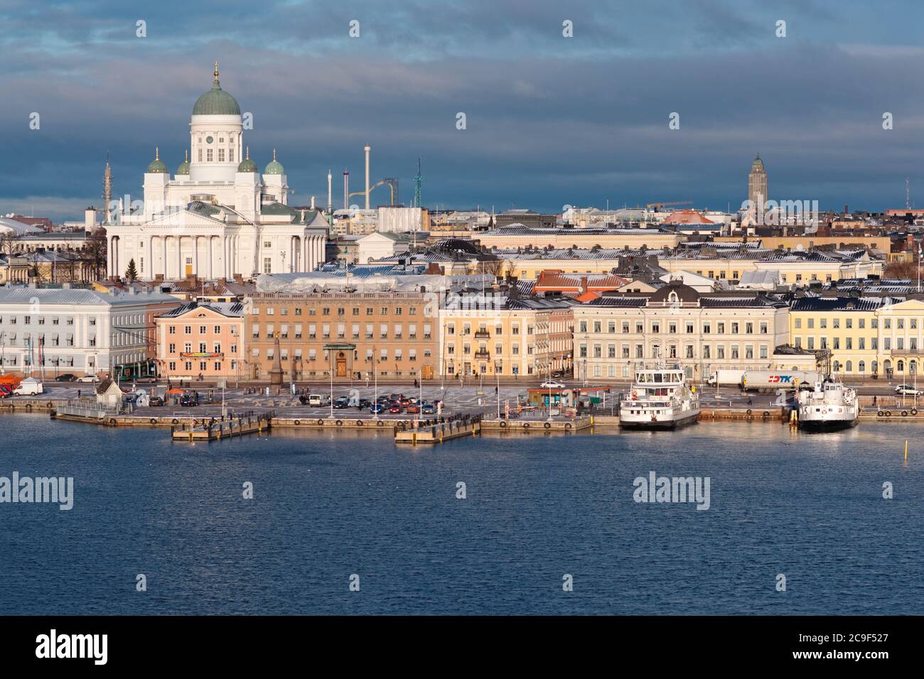 Paesaggio urbano di Helsinki, la capitale della Finlandia. Vista aerea Foto Stock