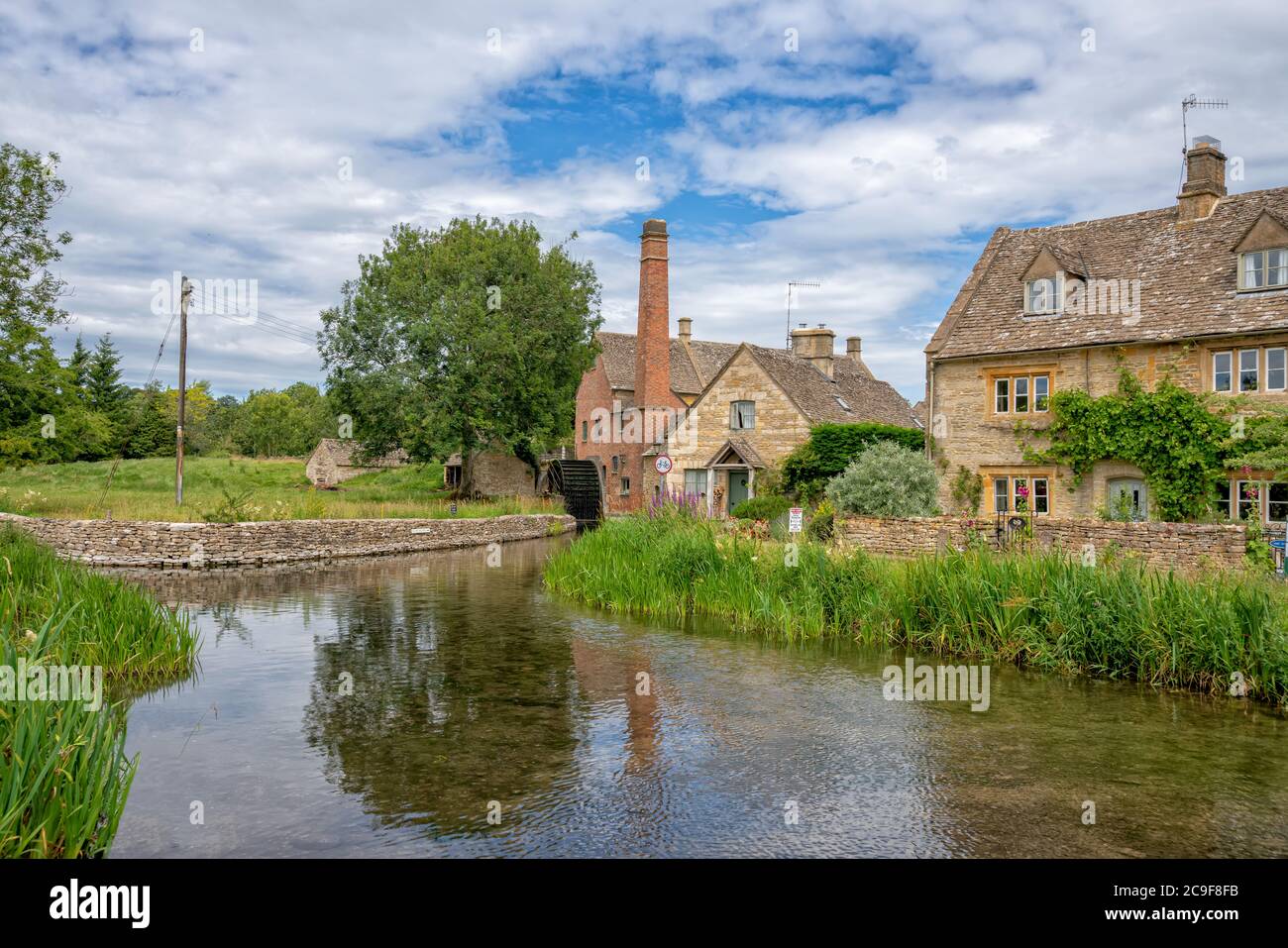 The Old Mill on the River Eye in Lower Slaughter, The Cotswolds, Gloucestershire, Regno Unito Foto Stock