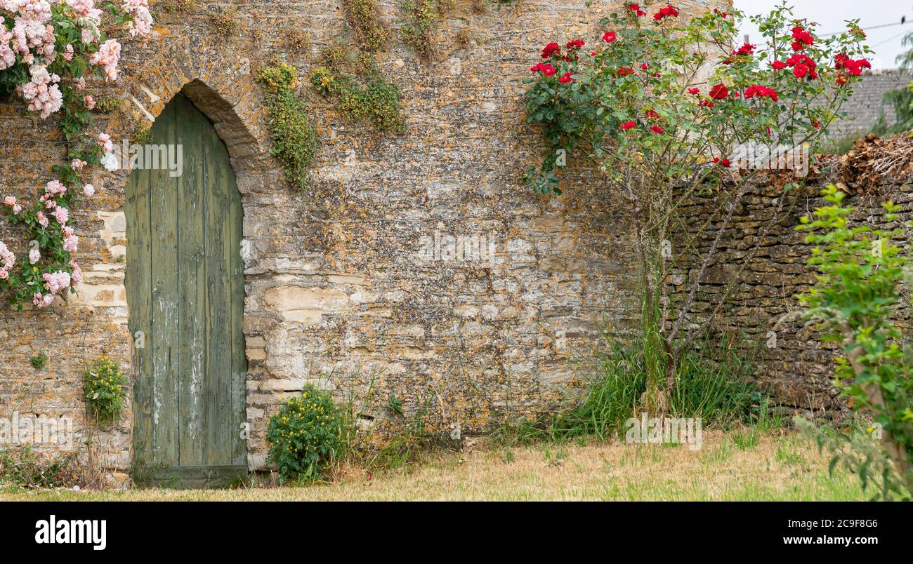 Ingresso al giardino segreto, Inghilterra Foto Stock