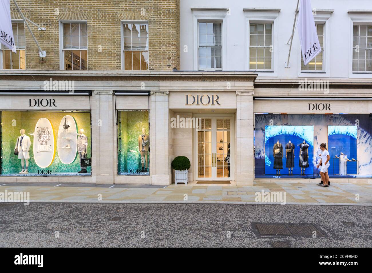 Esterno del negozio principale del marchio Dior a New Bond Street, Mayfair, Londra, Inghilterra, Regno Unito Foto Stock