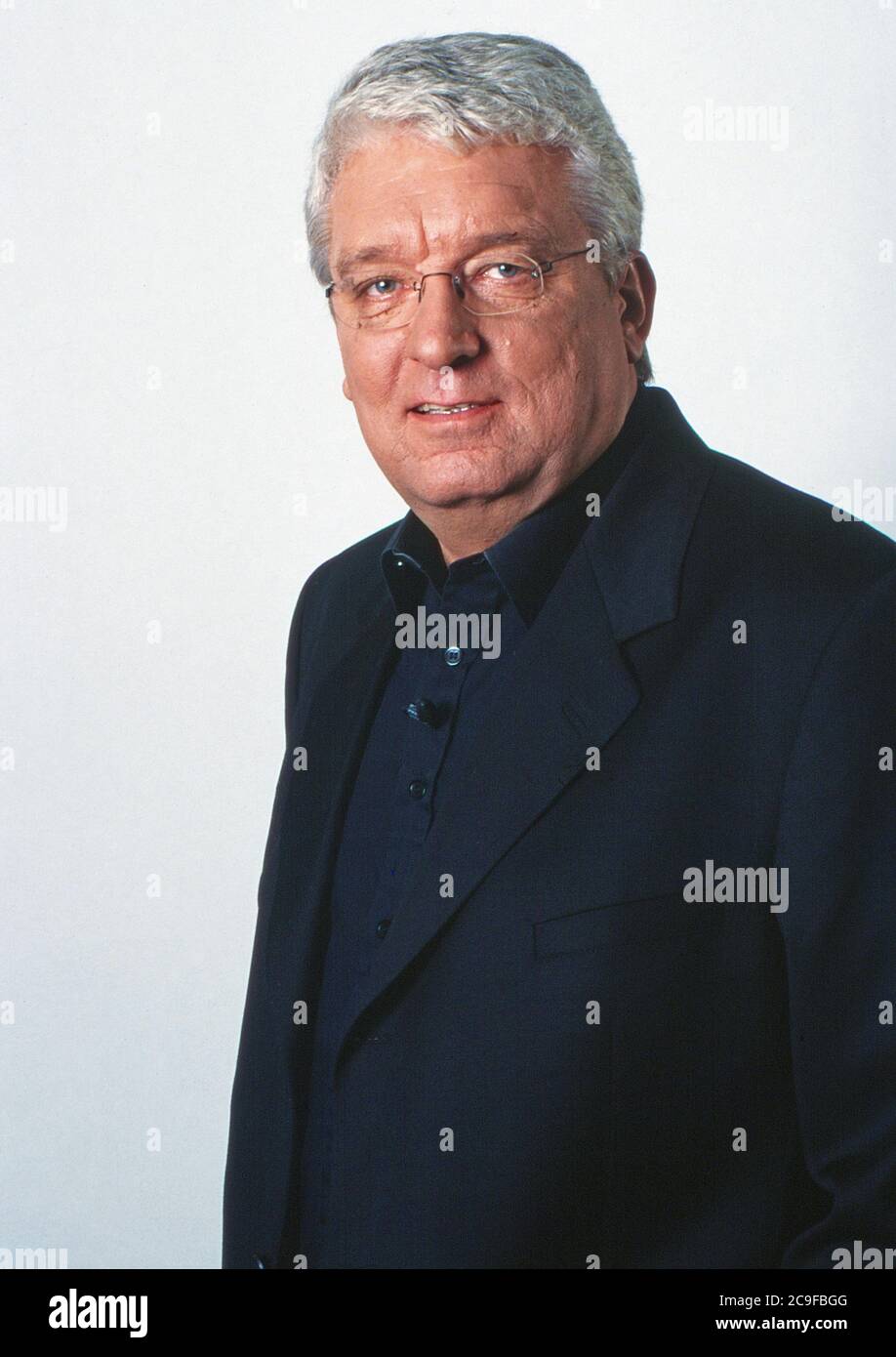 Hans Meiser, giornalista deutscher und Fernsehmoderator, bei einem Fotoshooting in Köln, Deutschland 1999. Foto Stock