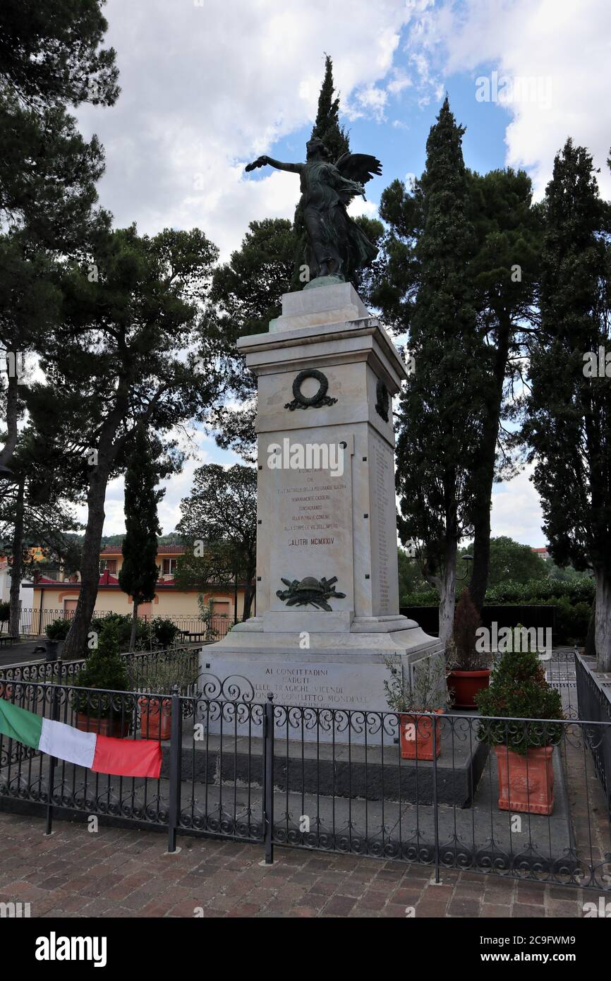 Calitri - Monumento ai Caduti nel Giardino Comunale Foto Stock