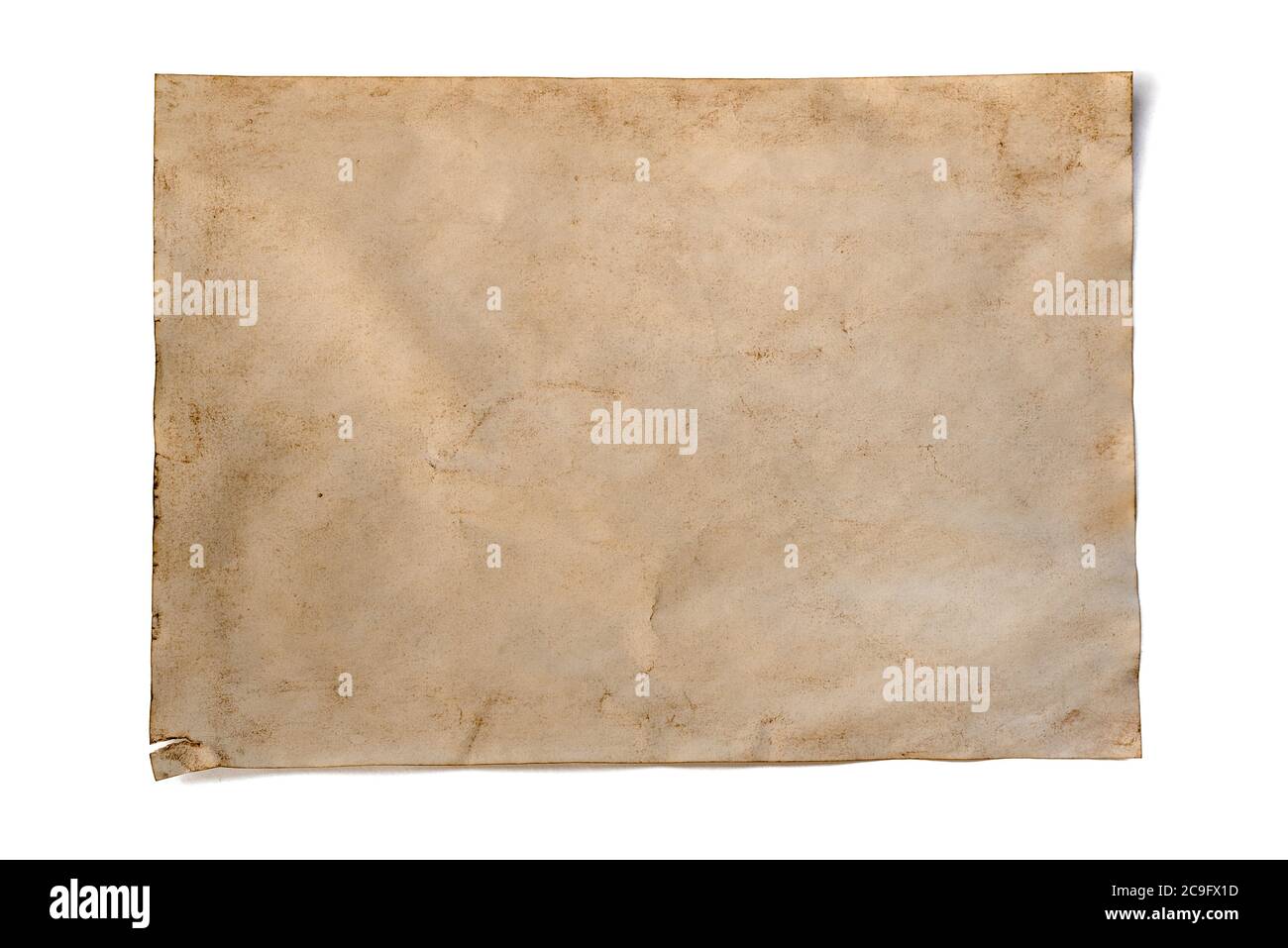 Foglio di carta vecchio sporco su sfondo bianco. Mockup per il tuo messaggio Foto Stock