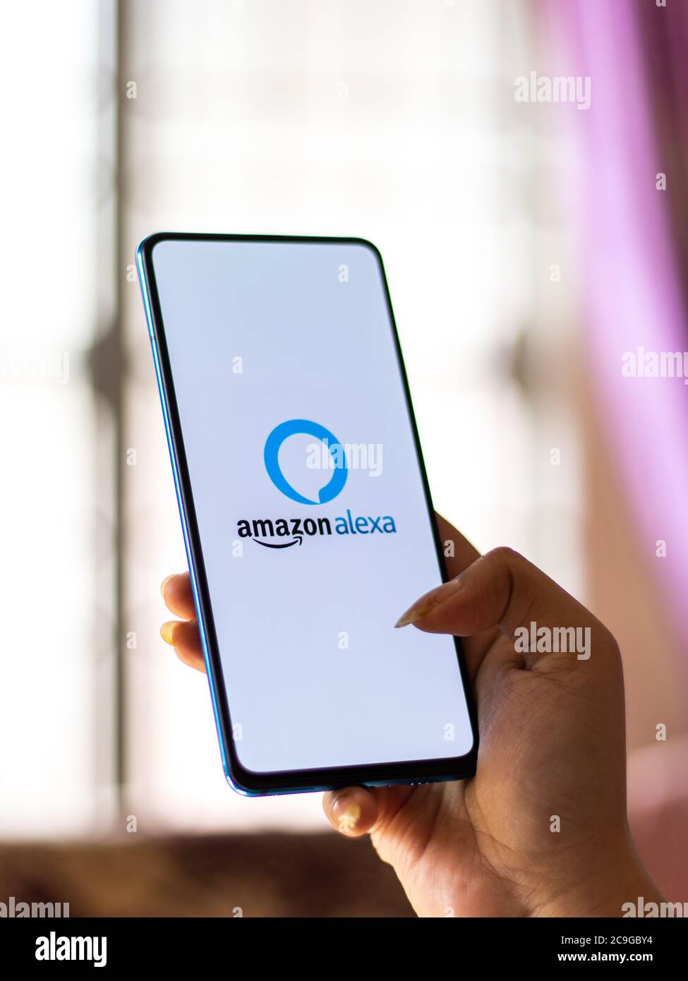 Assam, india - 28 luglio 2020 : Alexa un assistente virtuale sviluppato da amazon. Foto Stock