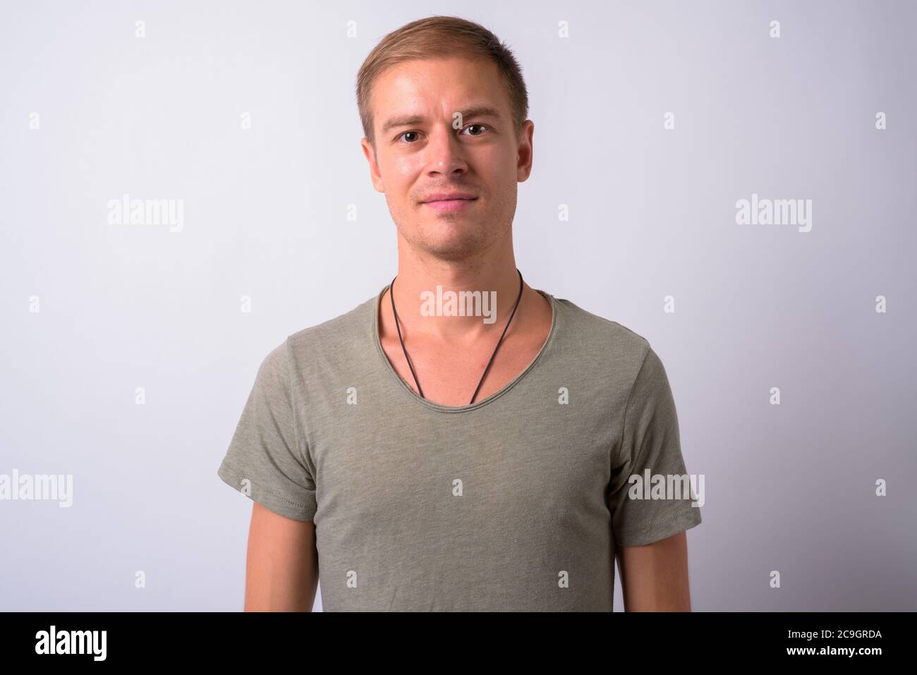 Ritratto di uomo che indossa abiti con concetto militare Foto Stock