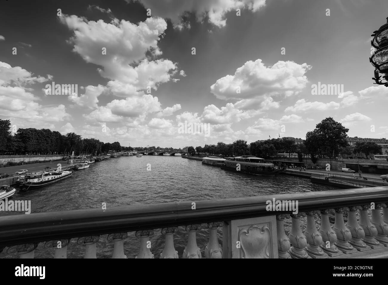 Nuvole sulla Senna a Parigi, Francia Foto Stock