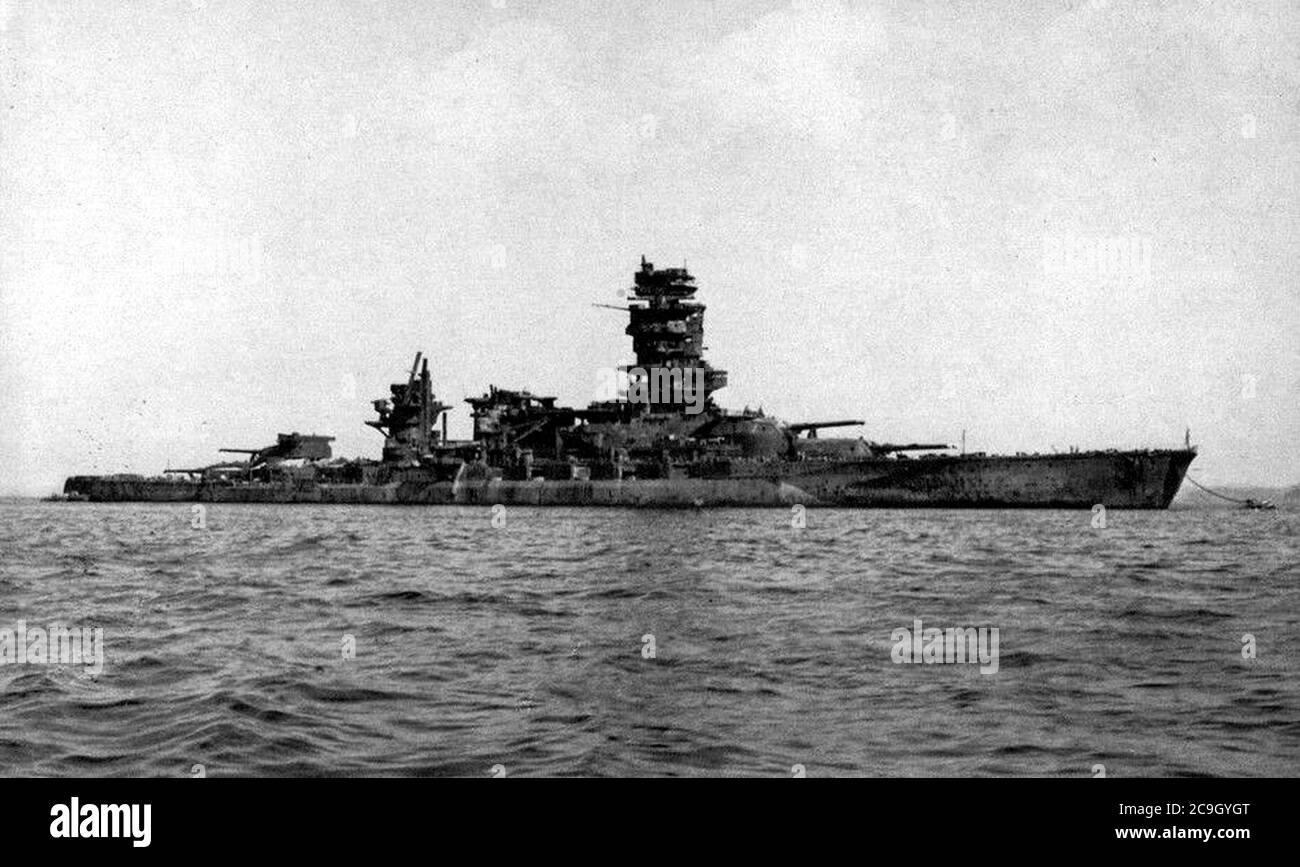 La corazzata giapponese Nagato è ancora al largo della base navale di Yokosuka, circa nel settembre 1945. Foto Stock