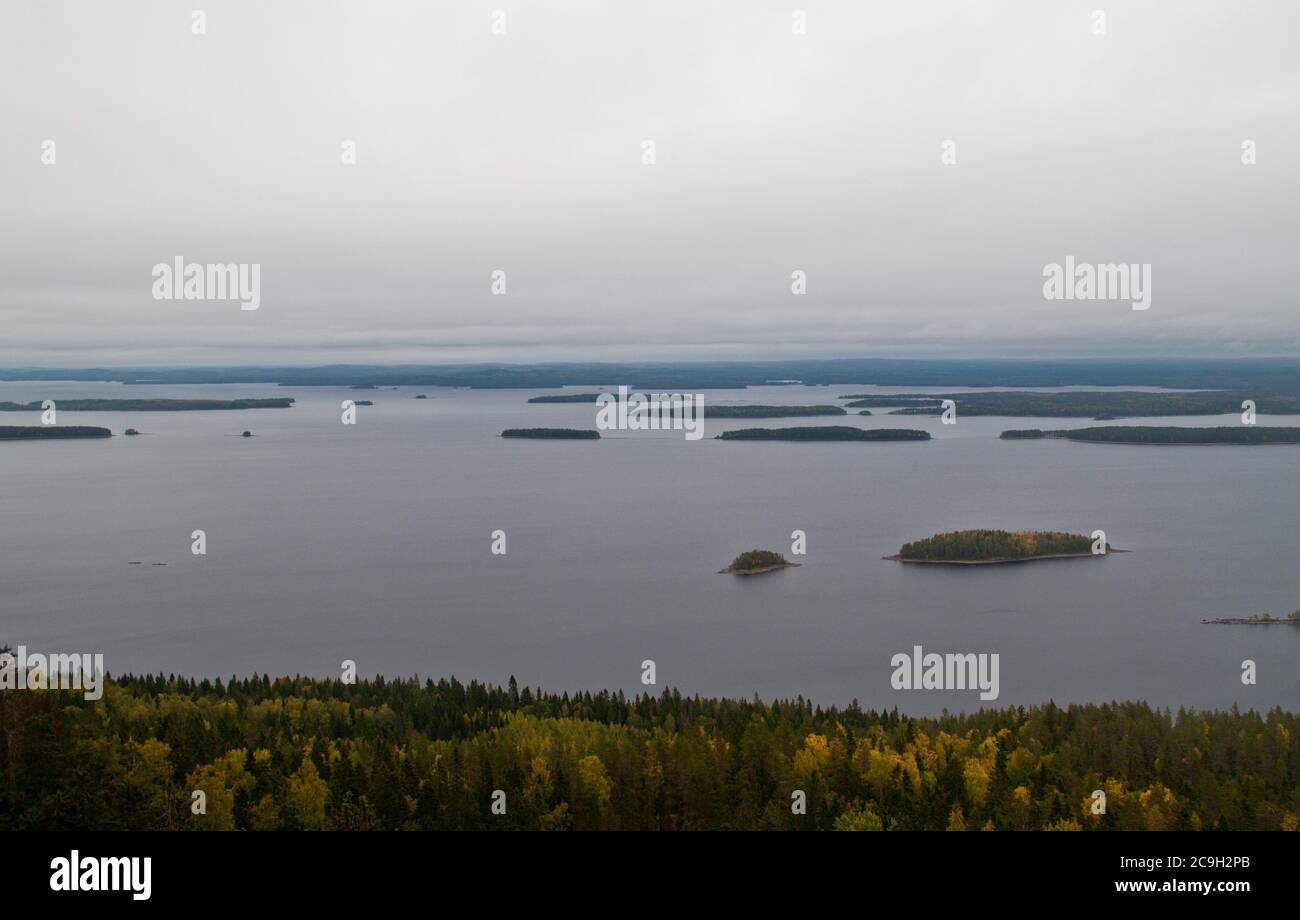 Lago nella regione della Carelia settentrionale, Finlandia Foto Stock