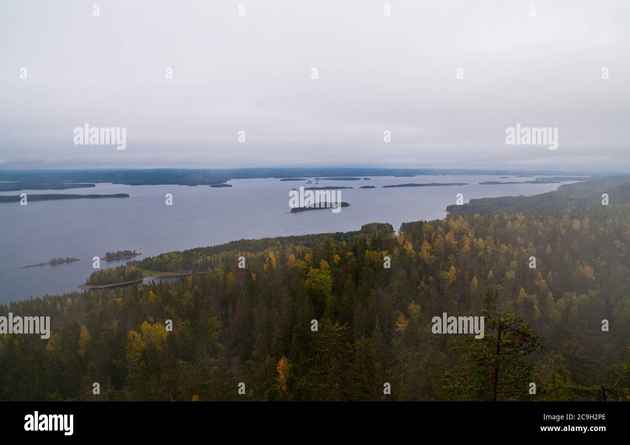 Lago nella regione della Carelia settentrionale, Finlandia Foto Stock