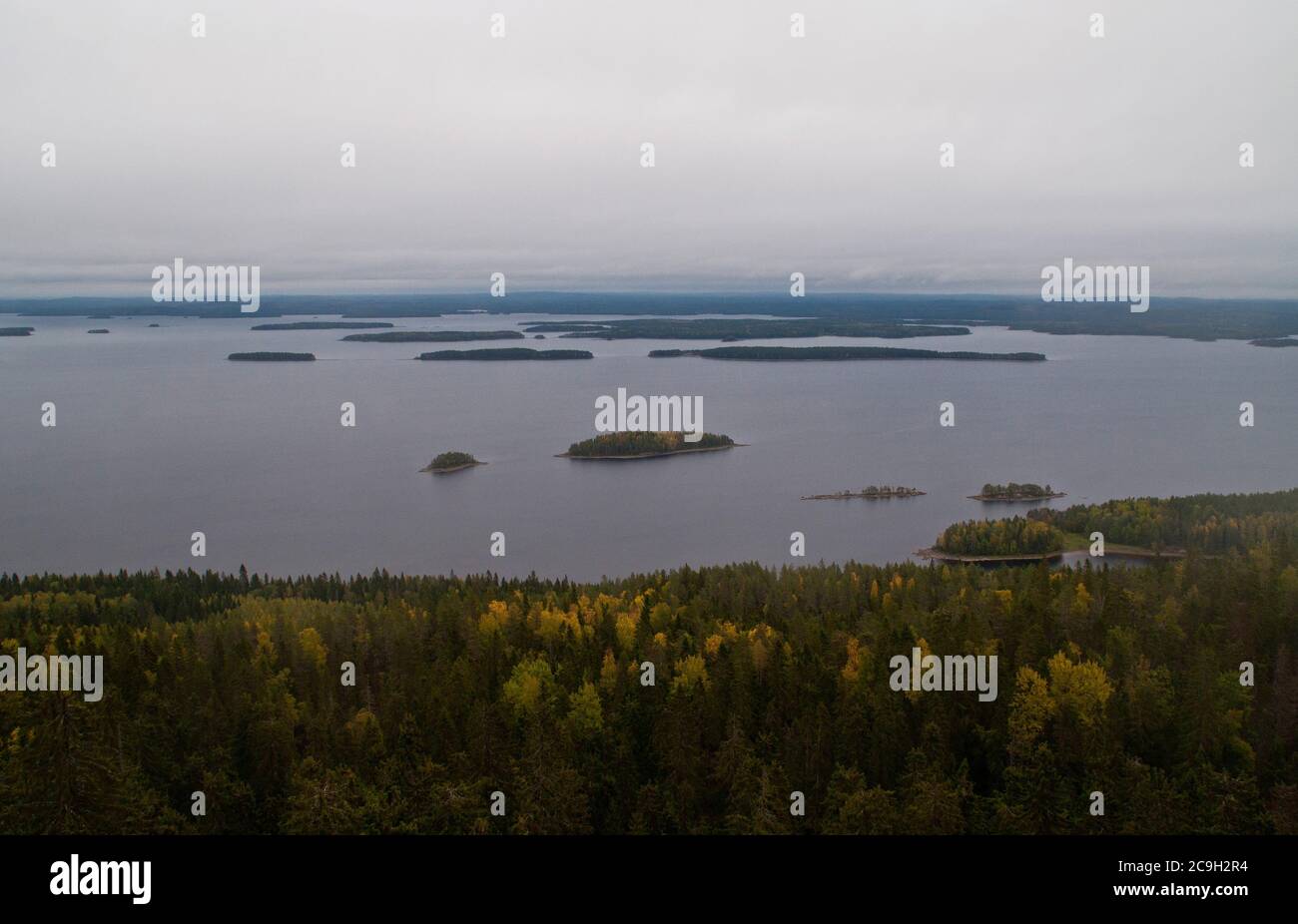Lago nella regione della Carelia settentrionale, Finlandia Foto Stock