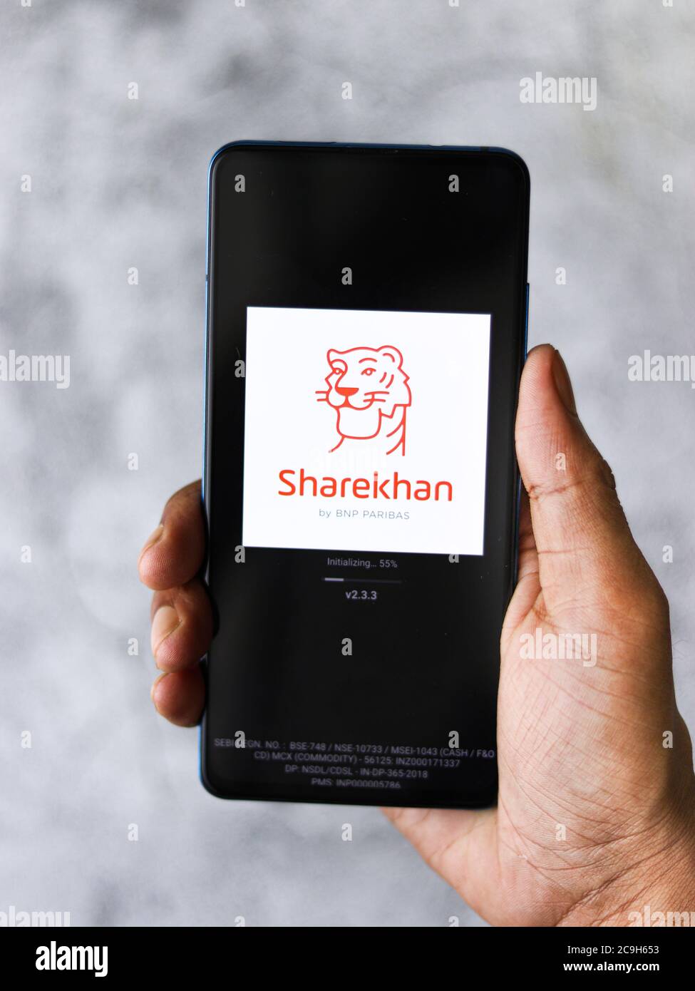 Assam, India - 4 agosto 2020: Sharekhan un broker che offre una piattaforma elettronica di trading per investire e commerciare. Foto Stock