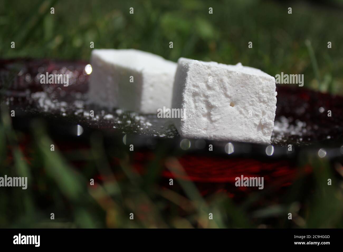 Deliziosi cubetti di marshmallow bianchi fatti in casa ...