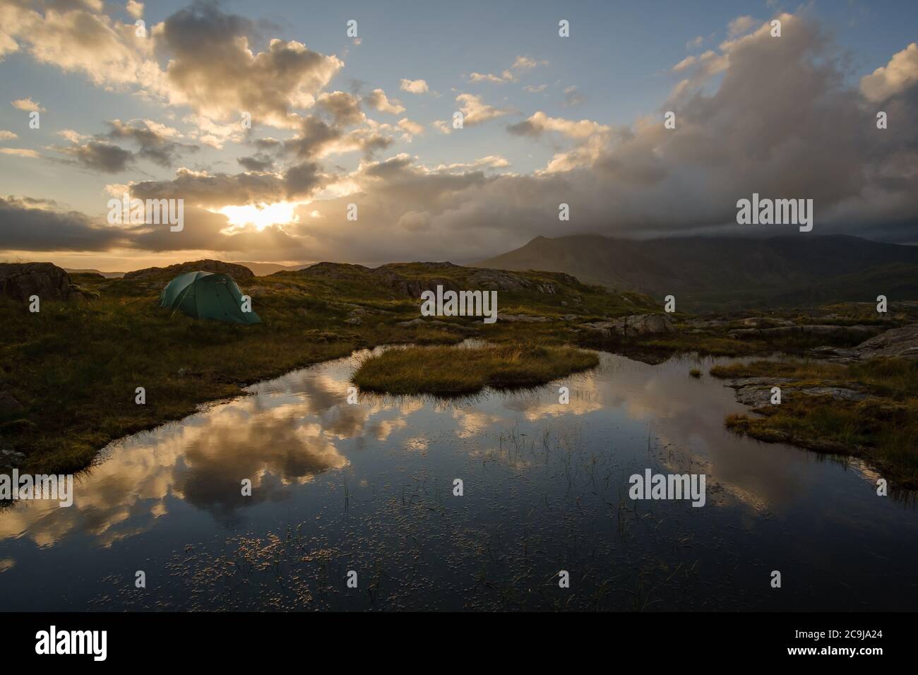 Campeggio selvaggio al confine, Lake District, UK Foto Stock