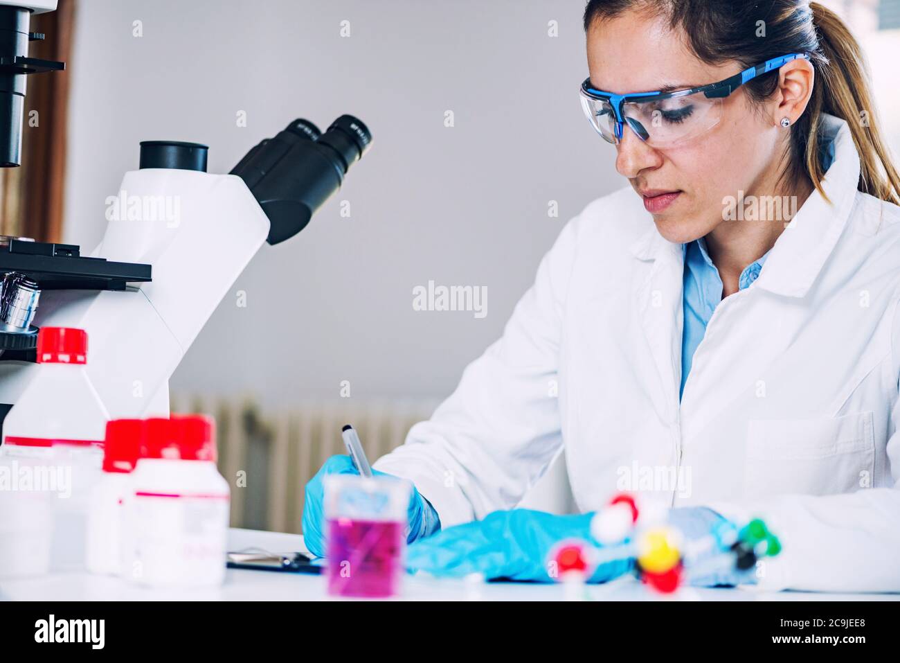 La ricerca nel campo della biotecnologia. Foto Stock
