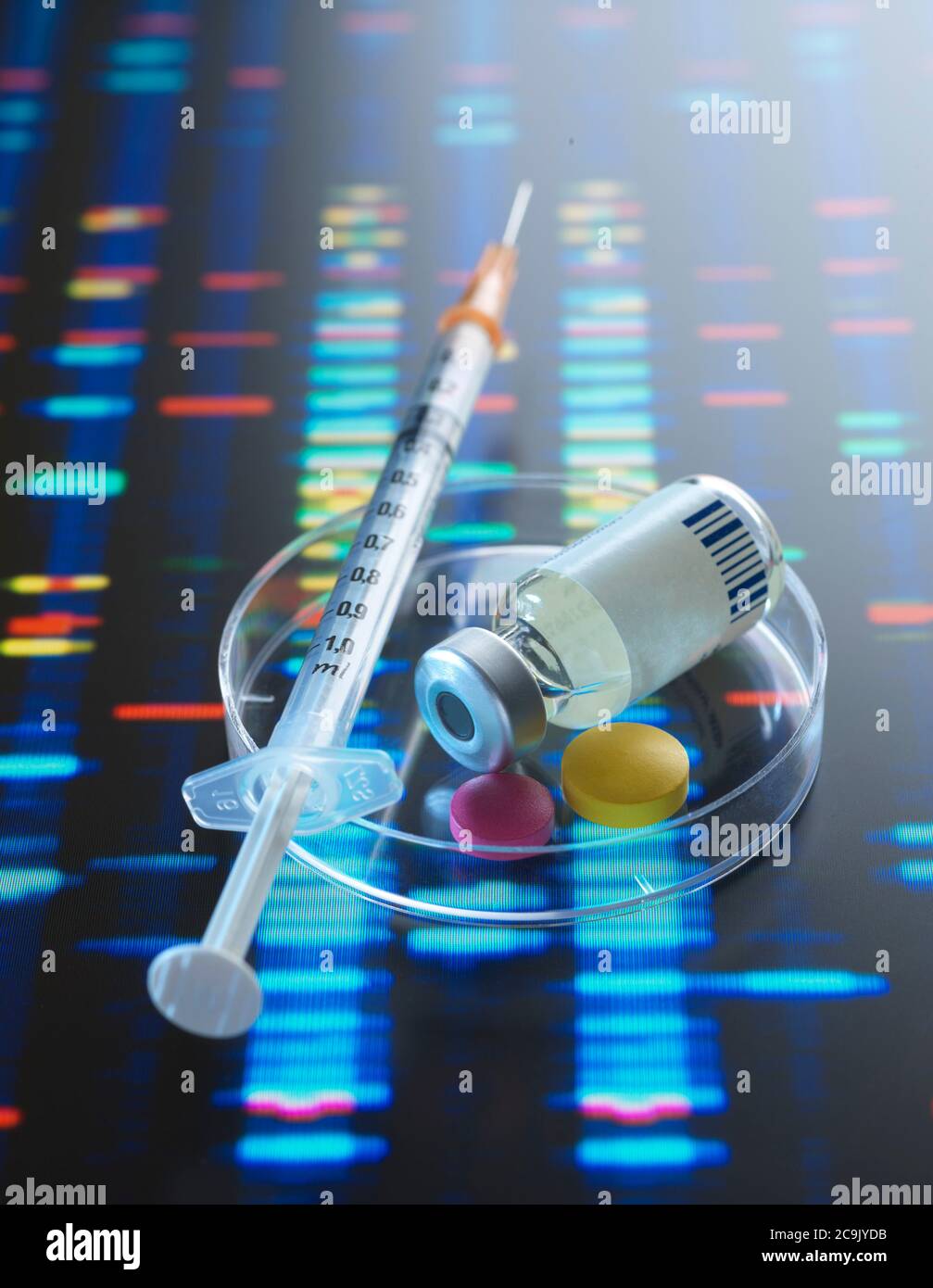 Medicina genetica, immagine concettuale. I medicinali genetici sono progettati per un individuo che utilizza le informazioni genetiche. Foto Stock