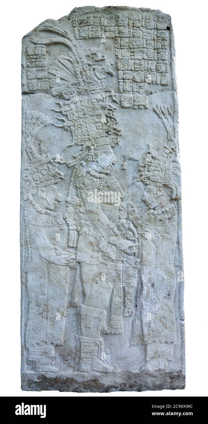 La Stela 2 mostra Chaan Muan II che descrive un rituale di sacrificio di sé. Davanti a lui c'è sua madre, che tiene una colonna vertebrale a raggi di stingray, e sua moglie, Lady Rabbit, è dietro, Foto Stock