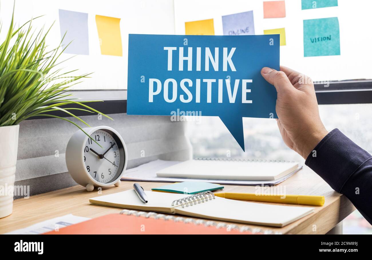 Pensare concetti positivi con il testo su bobble paper.creativity e la motivazione al successo.vision che cambia Foto Stock