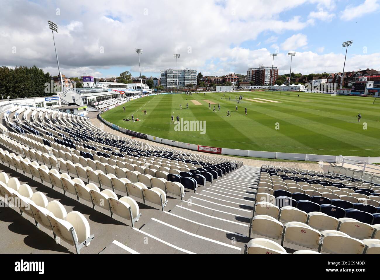 Hove, Regno Unito. 01 agosto 2020. I giocatori si riscaldano prima del primo giorno del Bob Willis Trophy tra Sussex e Hampshire al 1 ° terreno della contea centrale. Credit: James Boardman/Alamy Live News Foto Stock