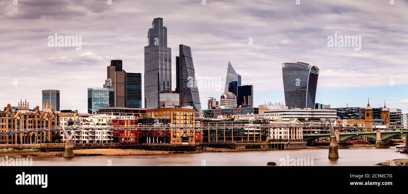 La City of London Skyline è vista da Southbank, Londra, Regno Unito Foto Stock