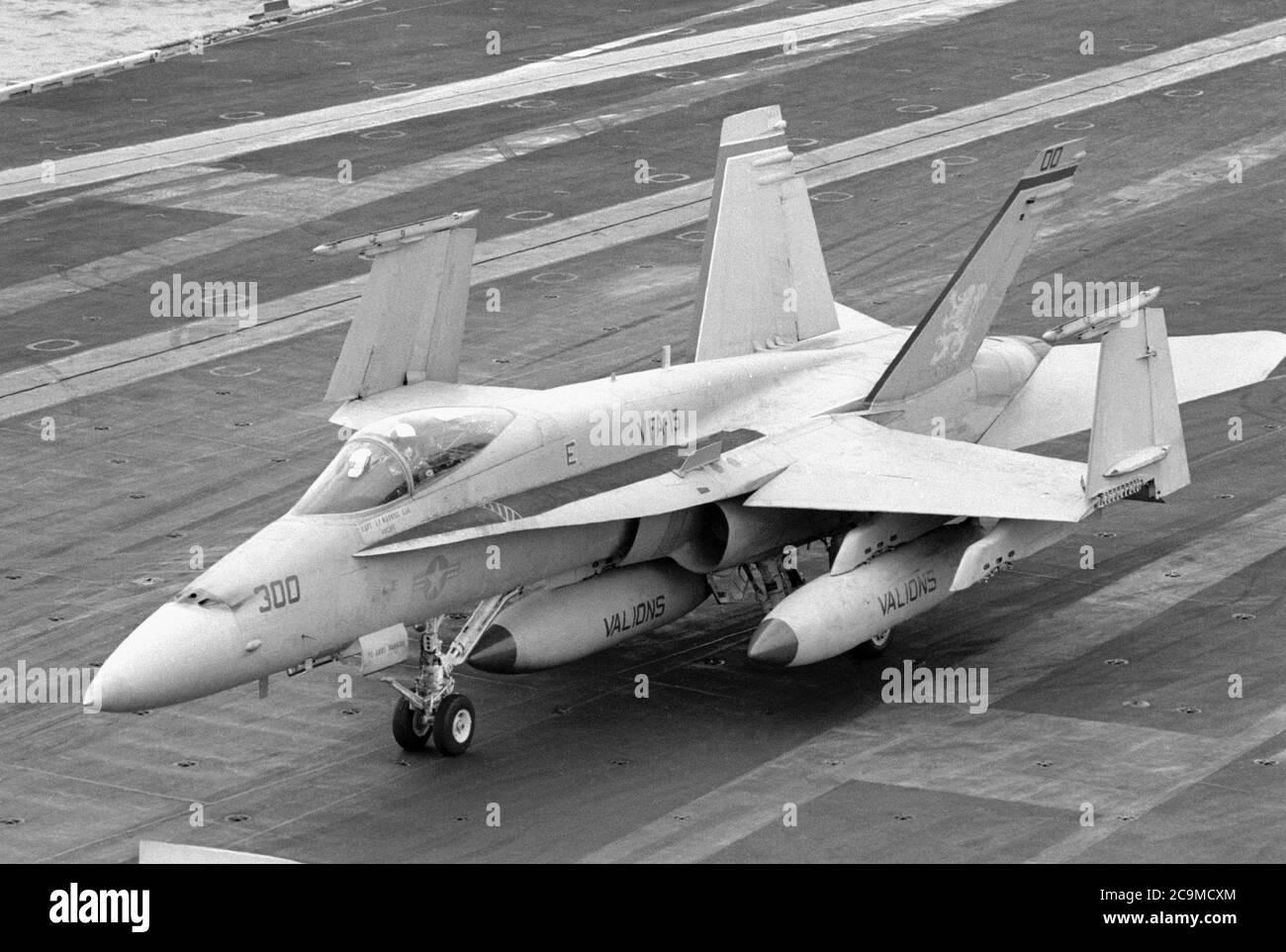F 18 aerei da caccia-bombardiere "Hornet" su portaerei Roosevelt che navigano nel Mar Mediterraneo (aprile 1989) Foto Stock