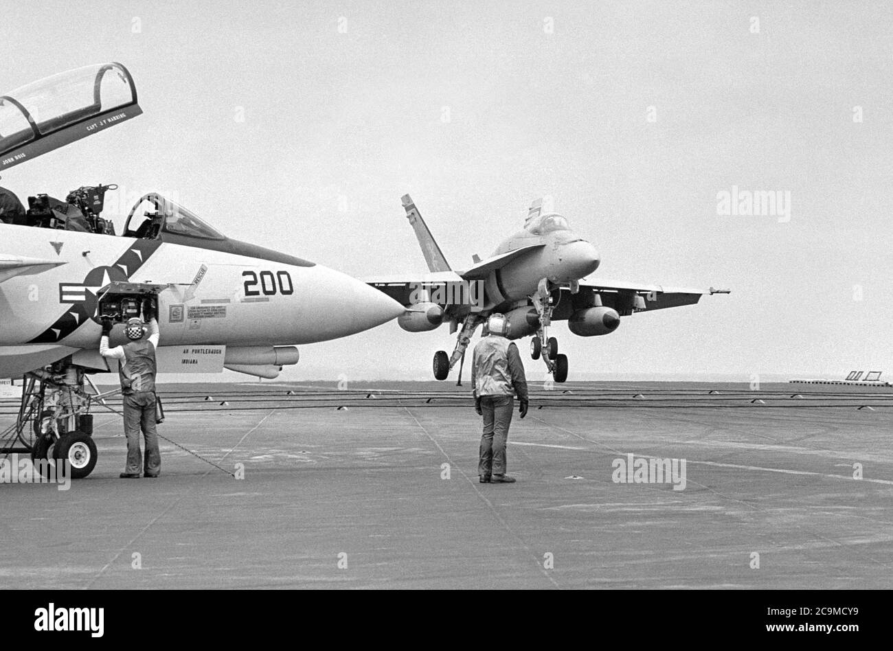 F 18 aerei da caccia-bombardiere "Hornet" su portaerei Roosevelt che navigano nel Mar Mediterraneo (aprile 1989) Foto Stock