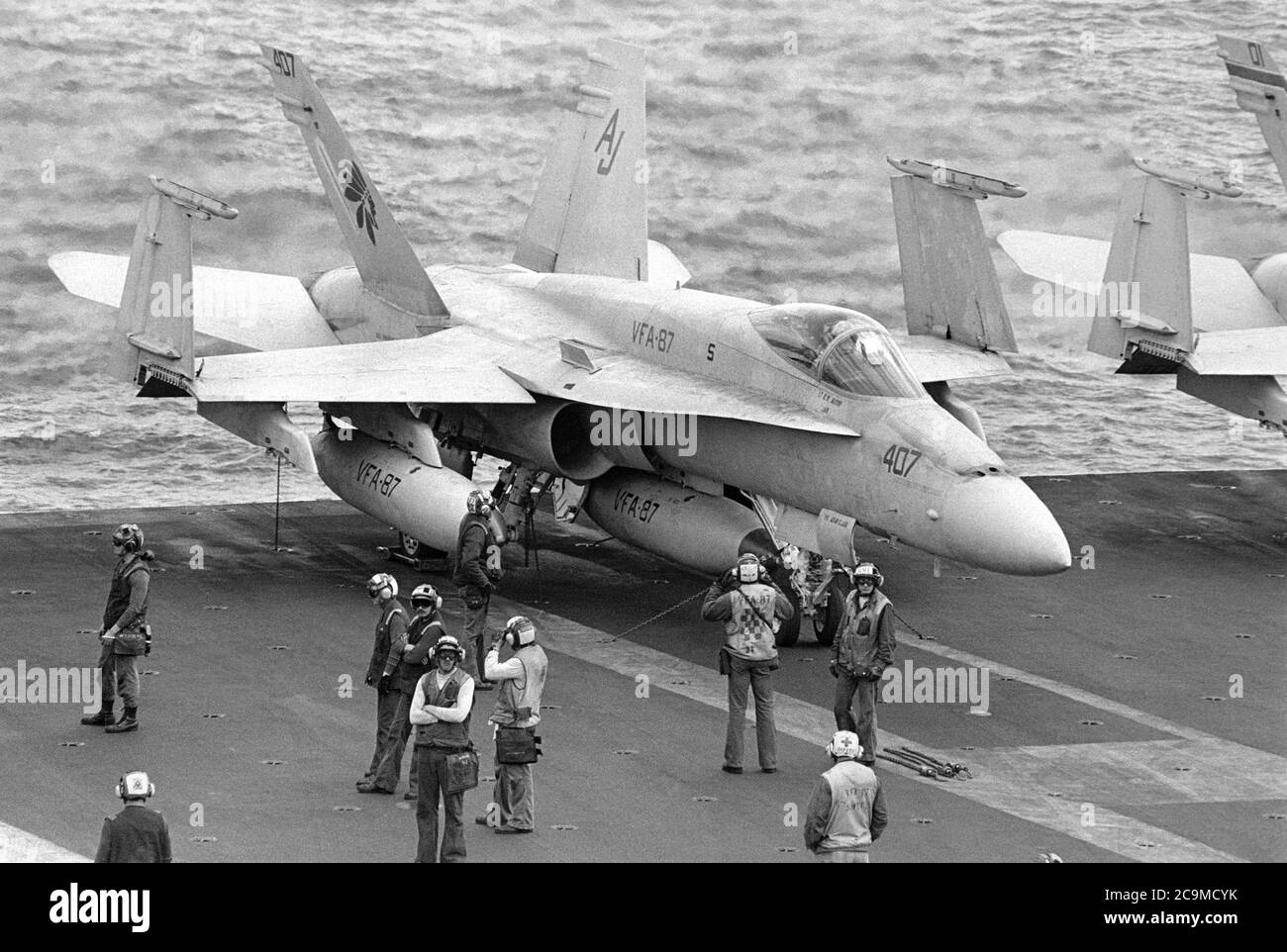 F 18 aerei da caccia-bombardiere "Hornet" su portaerei Roosevelt che navigano nel Mar Mediterraneo (aprile 1989) Foto Stock