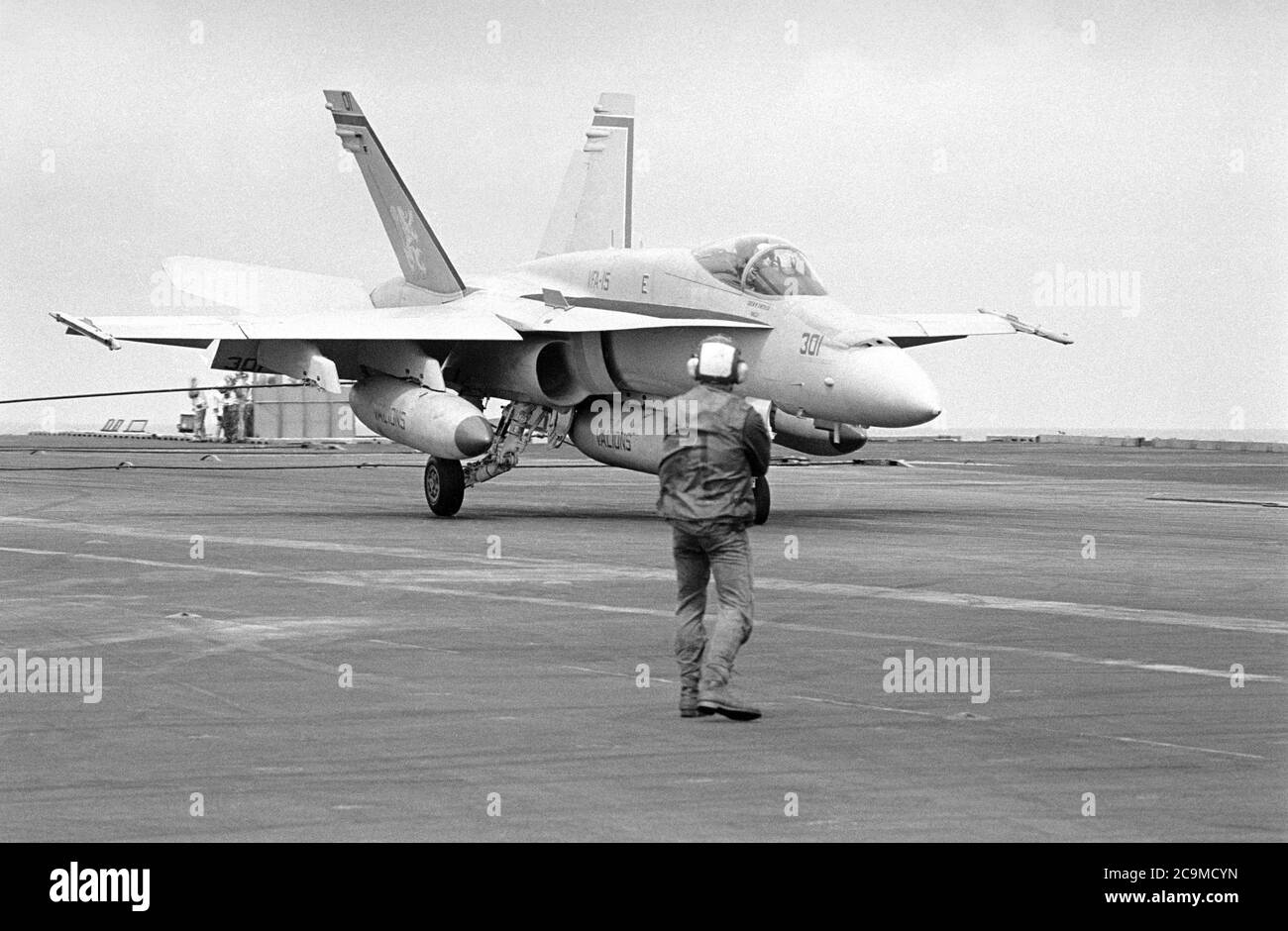 F 18 aerei da caccia-bombardiere "Hornet" su portaerei Roosevelt che navigano nel Mar Mediterraneo (aprile 1989) Foto Stock