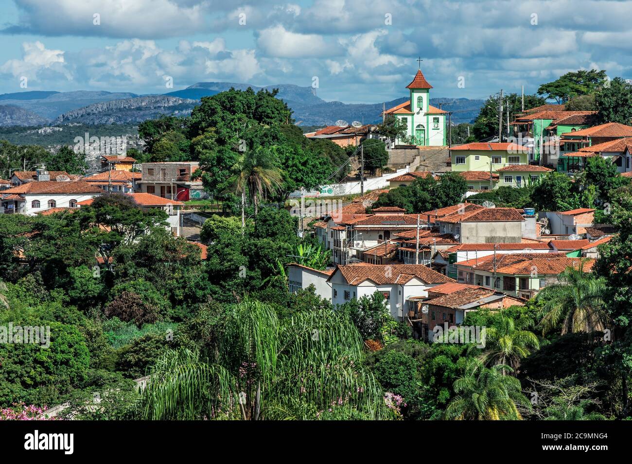 Vista su Diamantina e la Nossa Senhora da Consolaçao Chiesa, Minas Gerais, Brasile Foto Stock