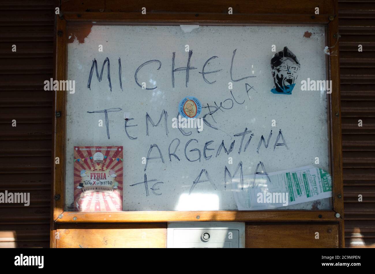 Buenos Aires, Argentina - 04 settembre 2018: White Board con dichiarazione politica sull'ex presidente brasiliano Michel Temer amato da ar Foto Stock