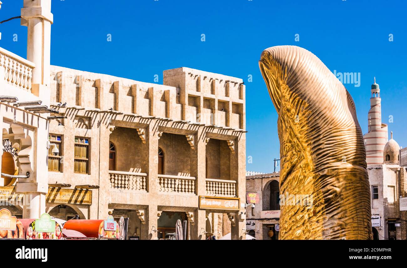 DOHA, QATAR - FEB 27, 2020: Architettura tradizionale di Souq Waqif, popolare destinazione turistica a Doha, Qatar Foto Stock