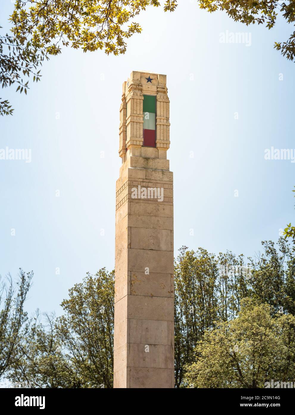 Monumento alla guerra di Lucca in piazza Verdi della città vecchia, Toscana, Italia Foto Stock