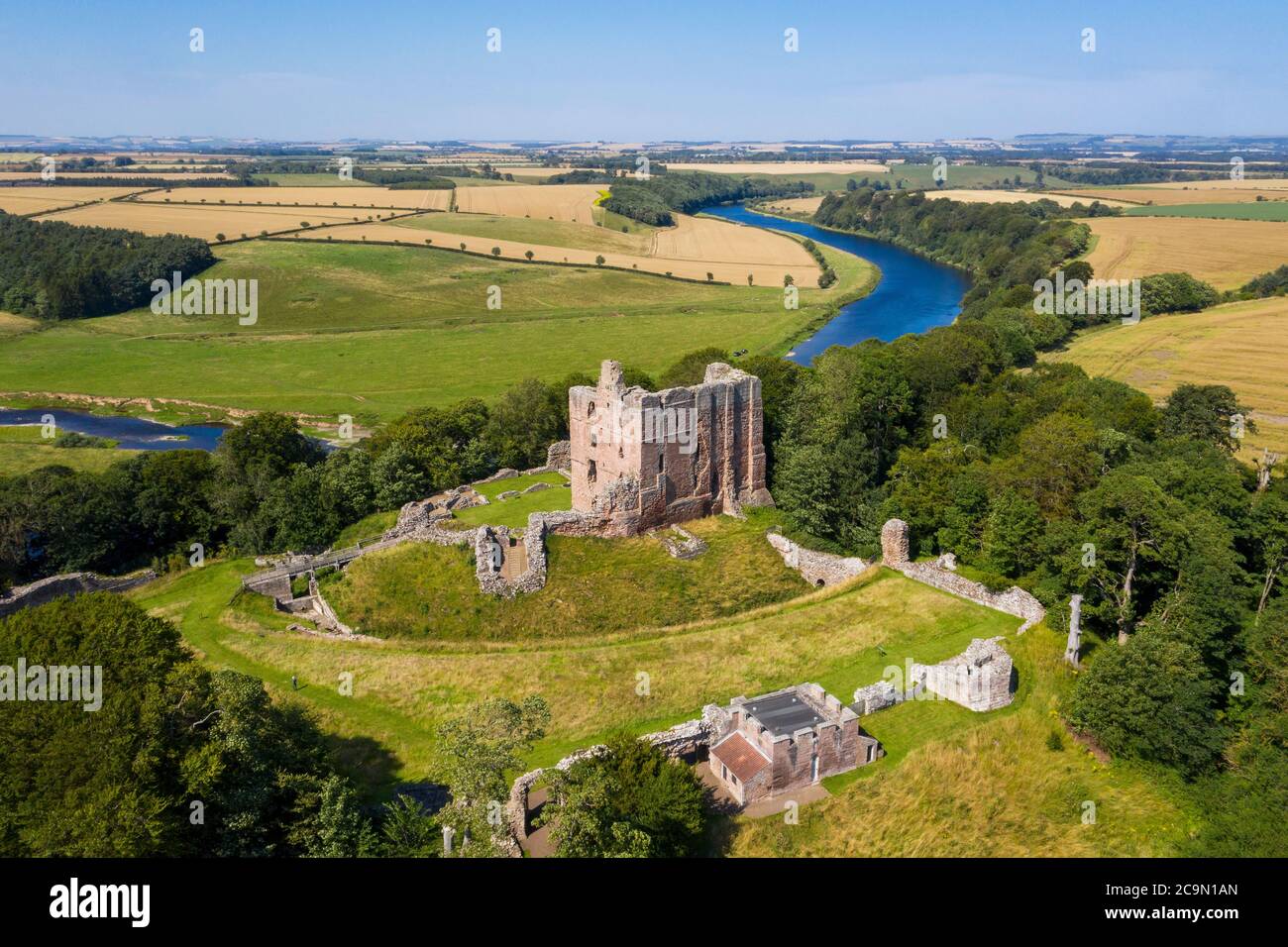 Veduta aerea del Castello di Norham, Northumberland, Inghilterra. Foto Stock