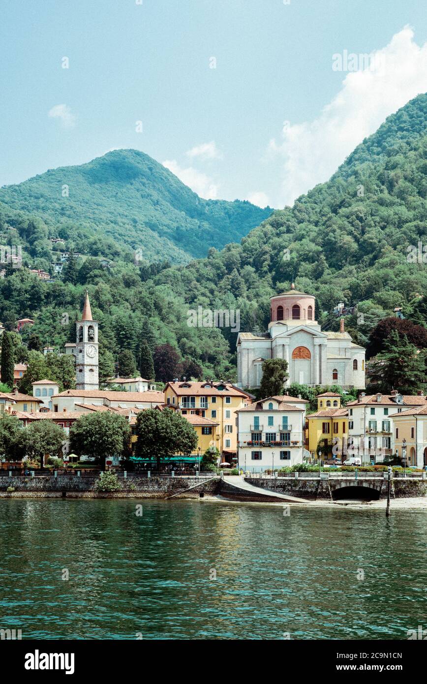 La città di Laveno Foto Stock