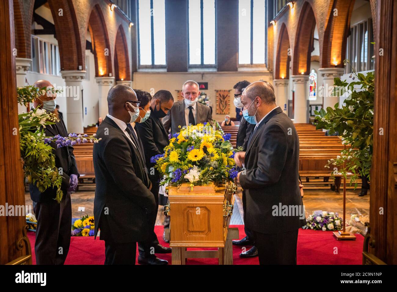 Funerale socialmente distanziato Foto Stock