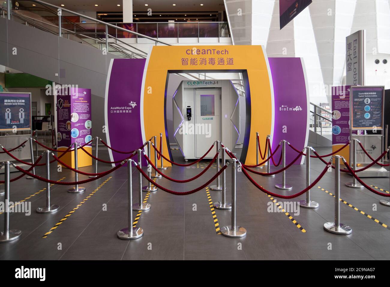 Clean Tech, macchina di disinfezione contro il coronavirus (COVID-19) visto alla fiera Asia World di Hong Kong.quattro morti legati al coronavirus a Hong Kong portando il totale a 31 morti dall'inizio della pandemia. Foto Stock