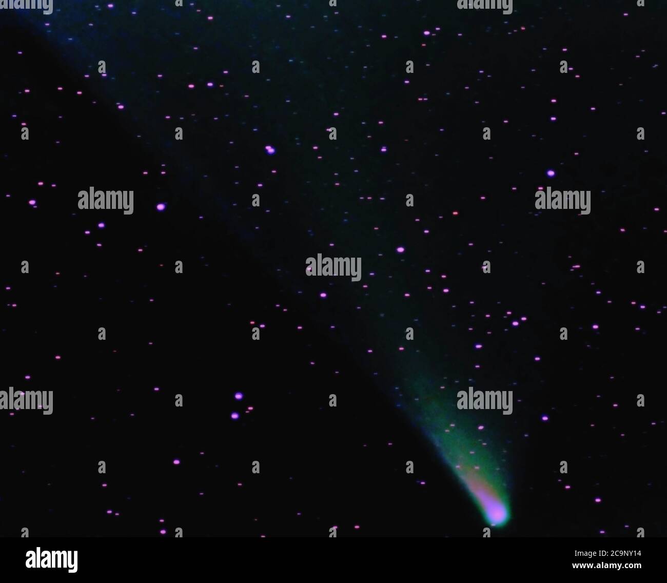 Comet NEOWISE il 27 luglio 2020. Immagine con un teleobiettivo da 200 mm. Foto Stock