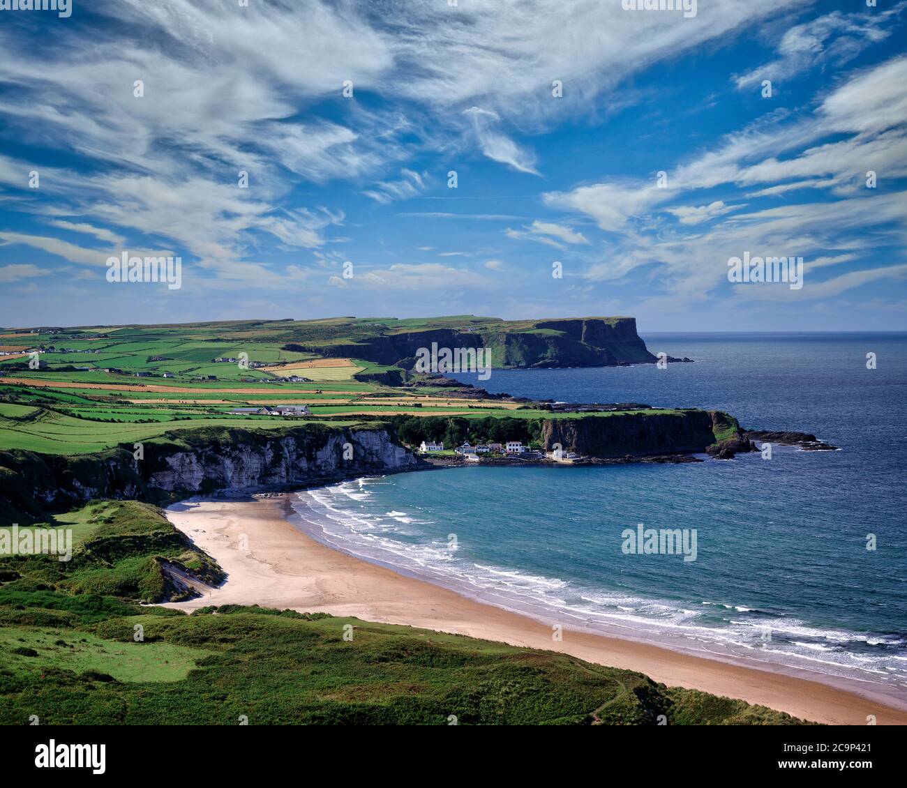 Regno Unito - IRLANDA DEL NORD: White Park Bay sulla costa di Antrim Foto Stock
