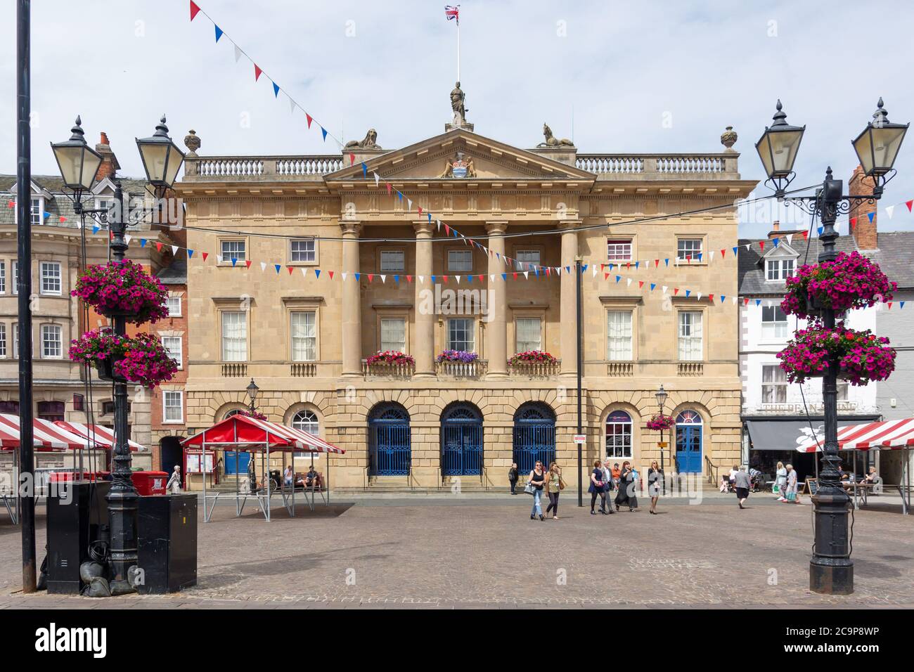 Il municipio e museo, Market Place, Newark-on-Trent, Nottinghamshire, Inghilterra, Regno Unito Foto Stock