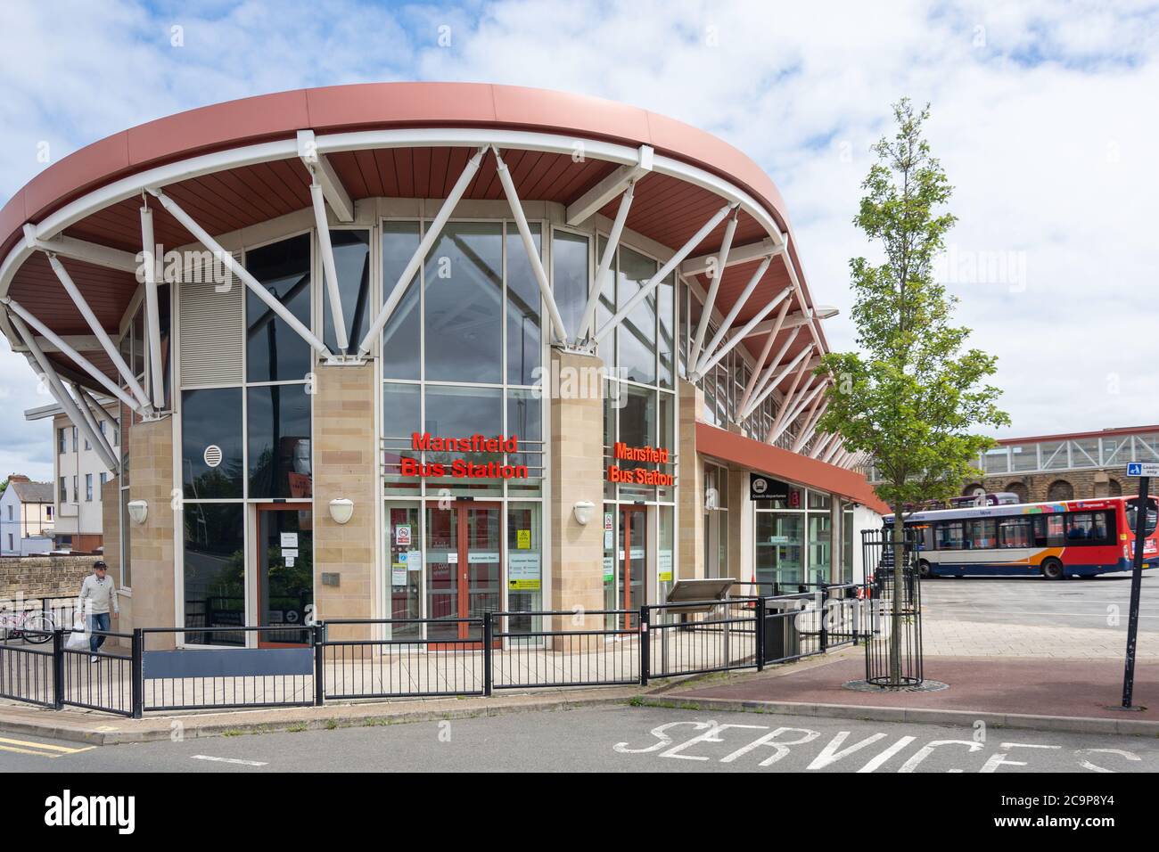 Stazione degli autobus di Mansfield, Quaker Way, Mansfield, Nottinghamshire, Inghilterra, Regno Unito Foto Stock