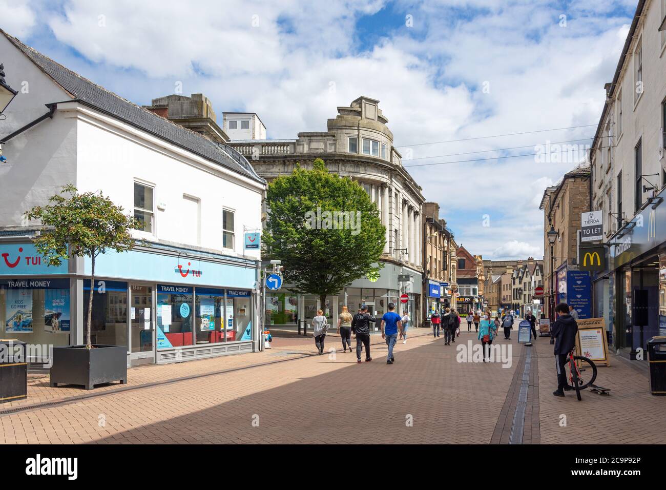 Via pedonale dello shopping, West Gate, Mansfield, Nottinghamshire, Inghilterra, Regno Unito Foto Stock