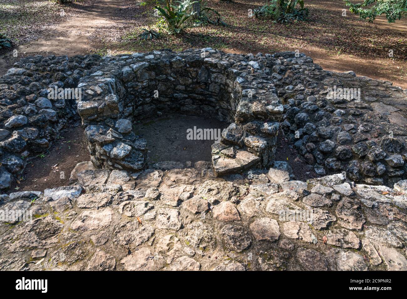 Un bagno di vapore parzialmente restaurato nelle rovine della città maya pre-ispanica di Ek Balam a Yucatan, Messico. Foto Stock