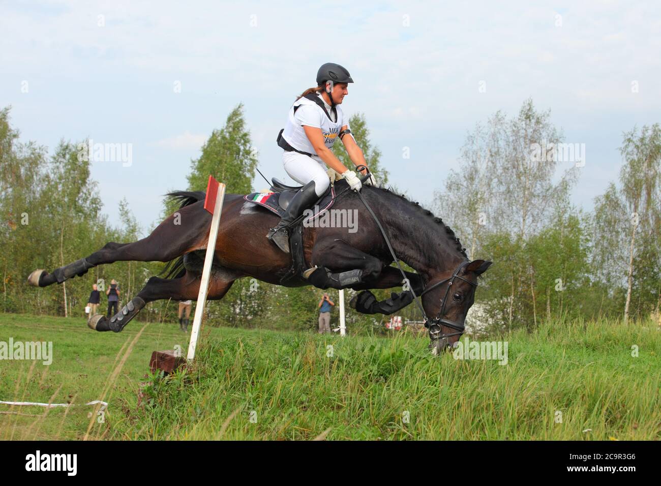 Incidente presso il salto - concorrente caduta dal suo cavallo nel cross country evento Foto Stock