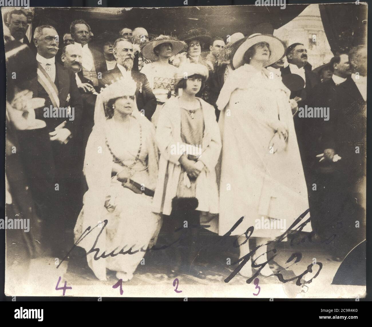 Regina Maria di Romania con Figlie - Regno rumeno 1920 Foto Stock