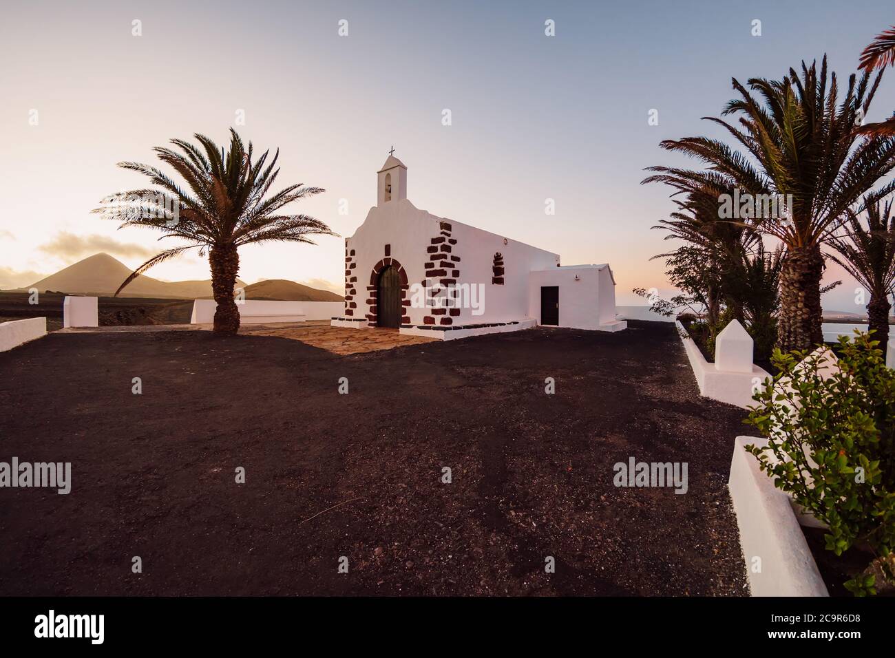 29 luglio 2020. 29 luglio 2020. Lanzarote, Spagna. La vecchia chiesa al tramonto a la Vegueta Foto Stock