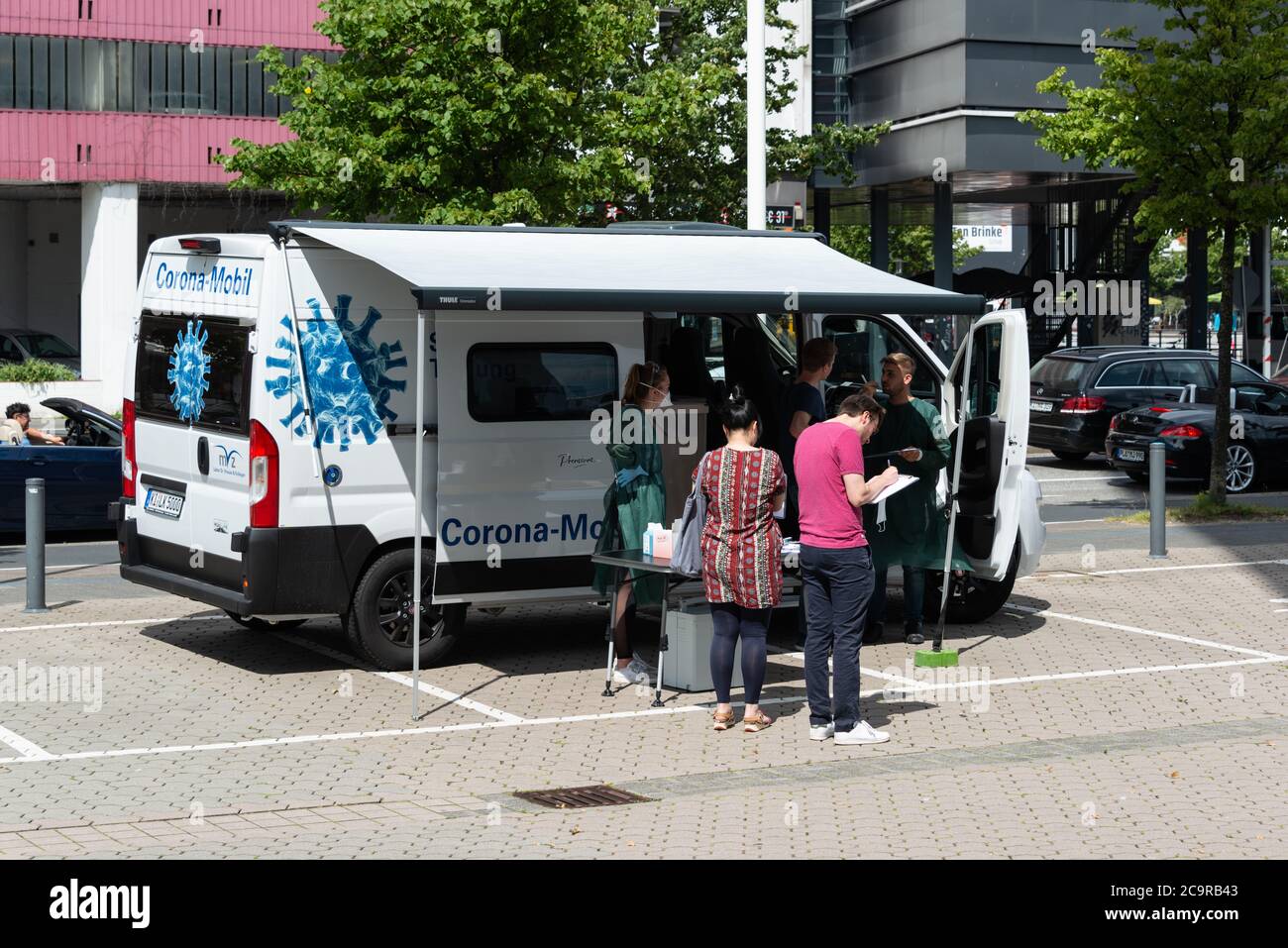 Kiel, 1. 2020 agosto - Heute wurden drei mobile Teststationen in Schleswig-Holstein für Reiserückkehrer aus Risikogebieten zur Abgabe einer Testung auf Foto Stock