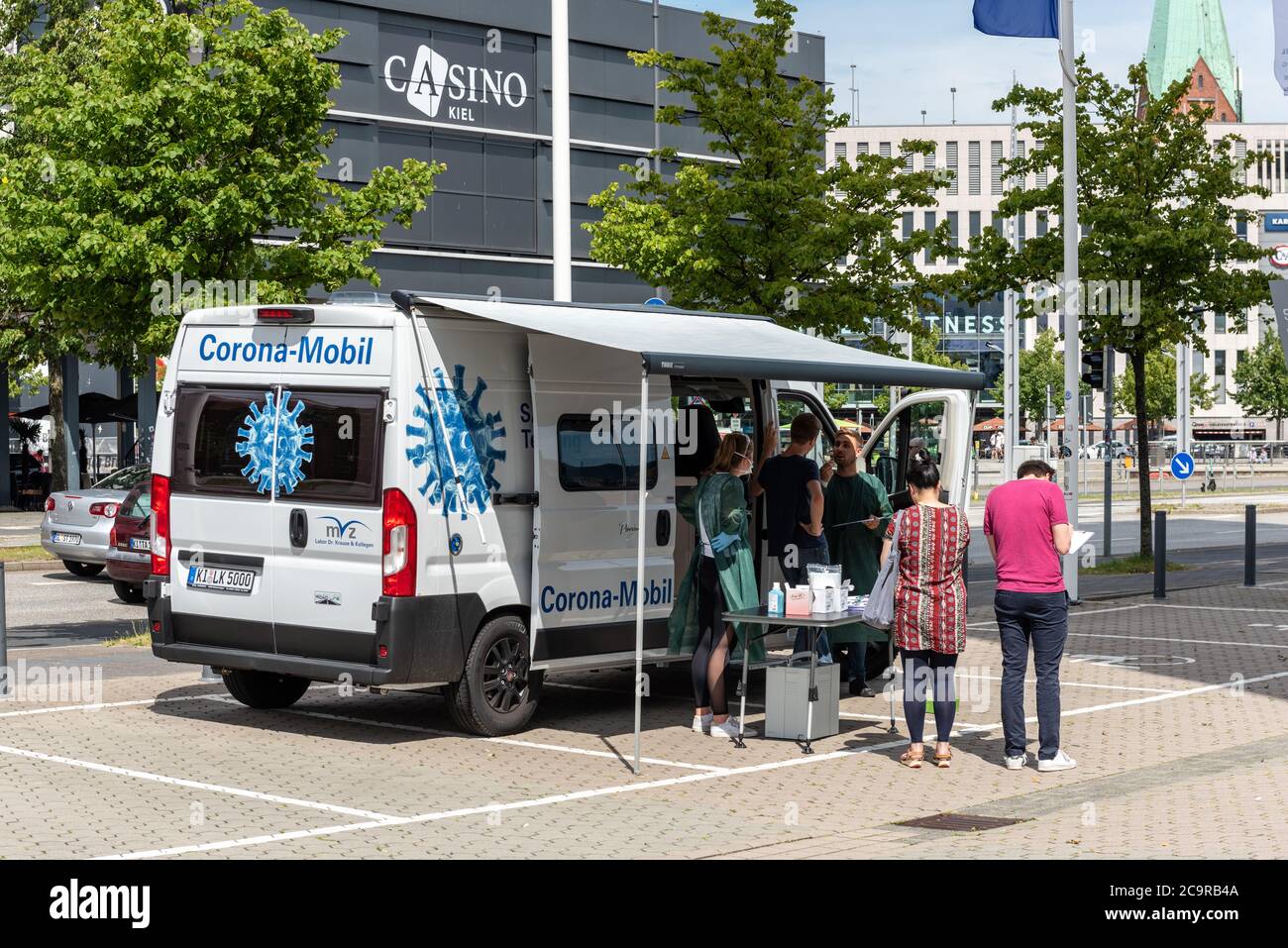 Kiel, 1. 2020 agosto - Heute wurden drei mobile Teststationen in Schleswig-Holstein für Reiserückkehrer aus Risikogebieten zur Abgabe einer Testung auf Foto Stock