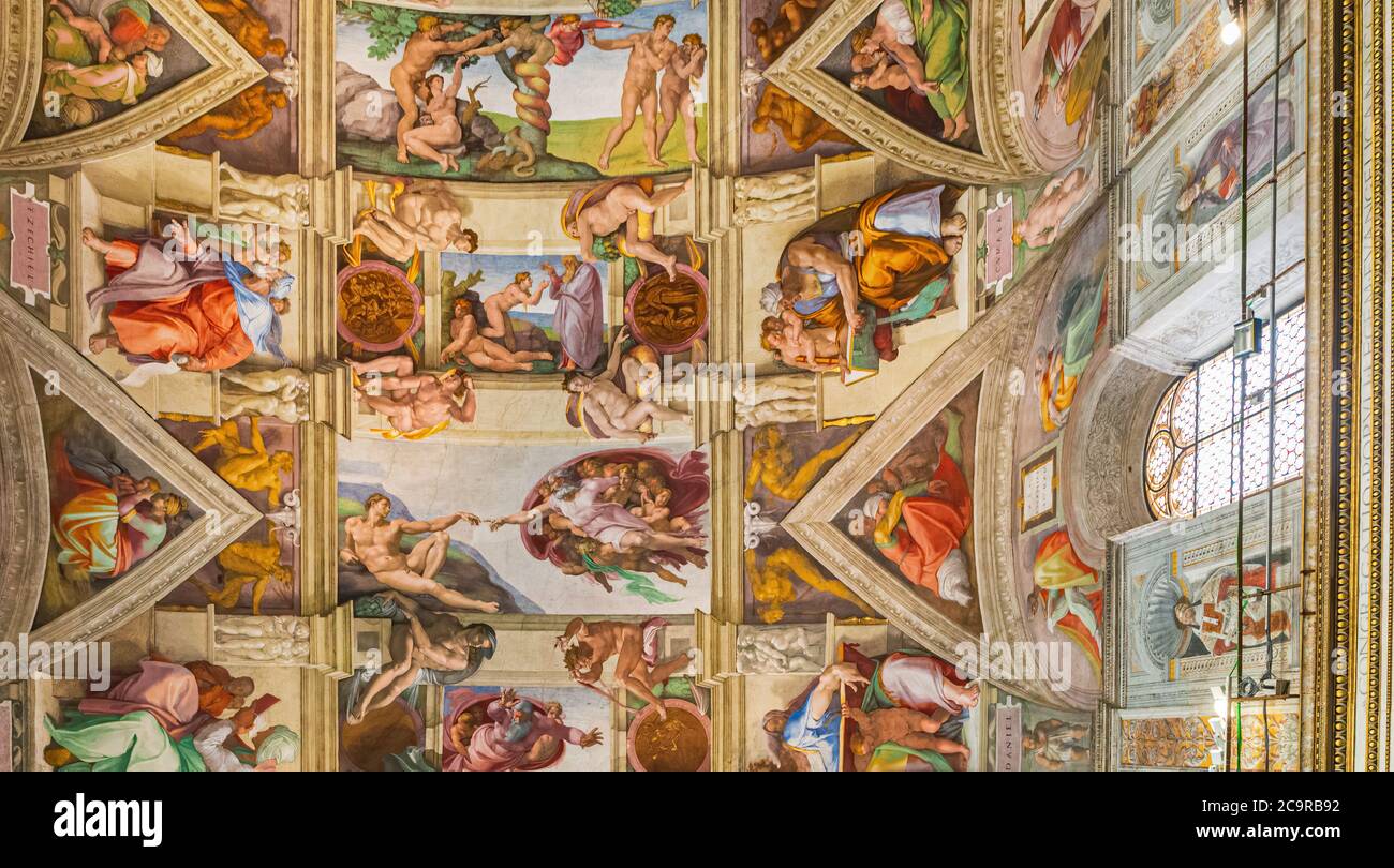 VATICANO, VATICANO - 16 agosto 2014: Soffitto della creazione di Adamo, Cappella Sistina nei Musei Vaticani - Italia Foto Stock